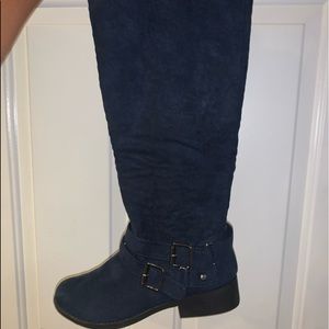 Navy blue suede boots never worn. Just in time for the fall 🍂🍂